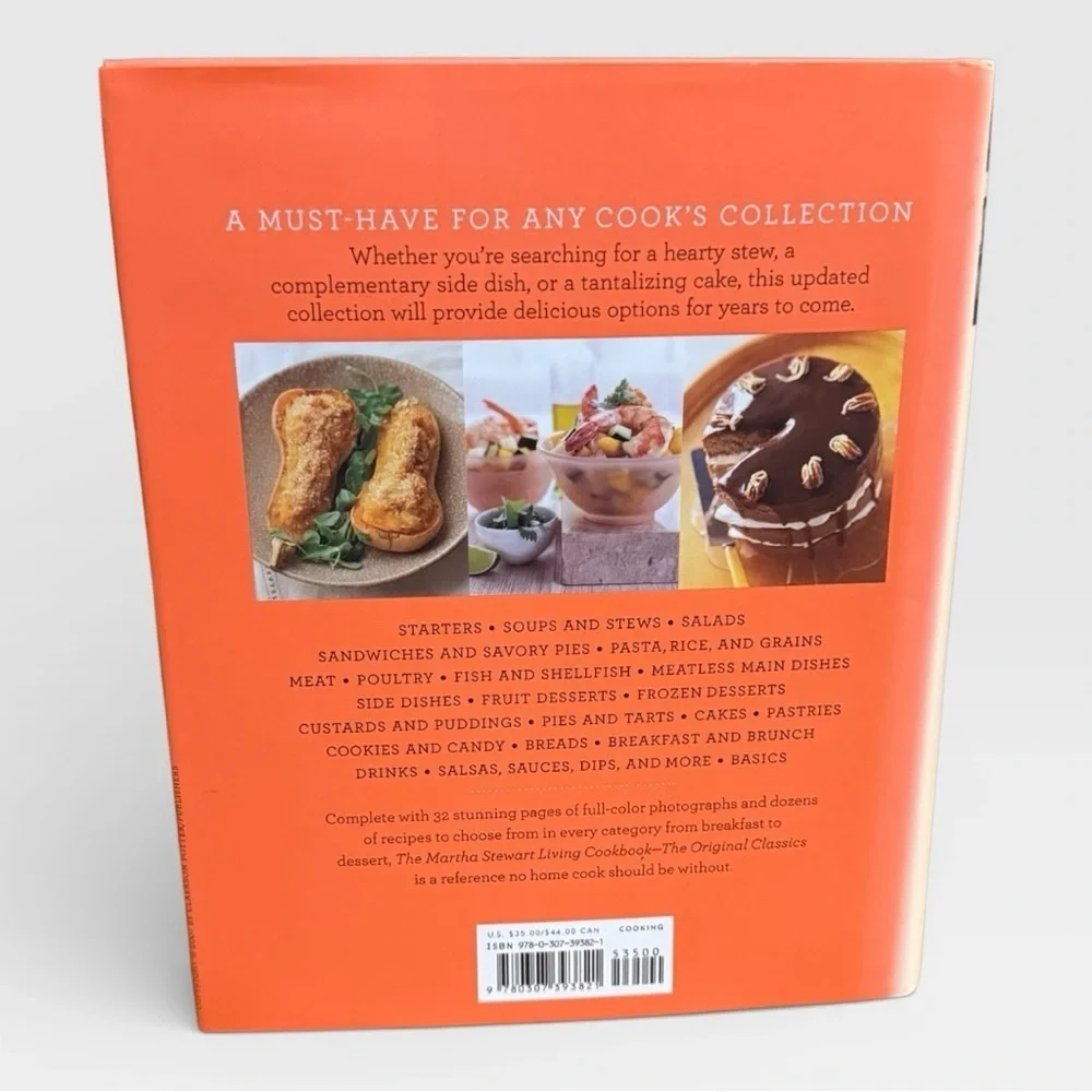The Martha Stewart Living Cookbook: The Original Classics - 2007
